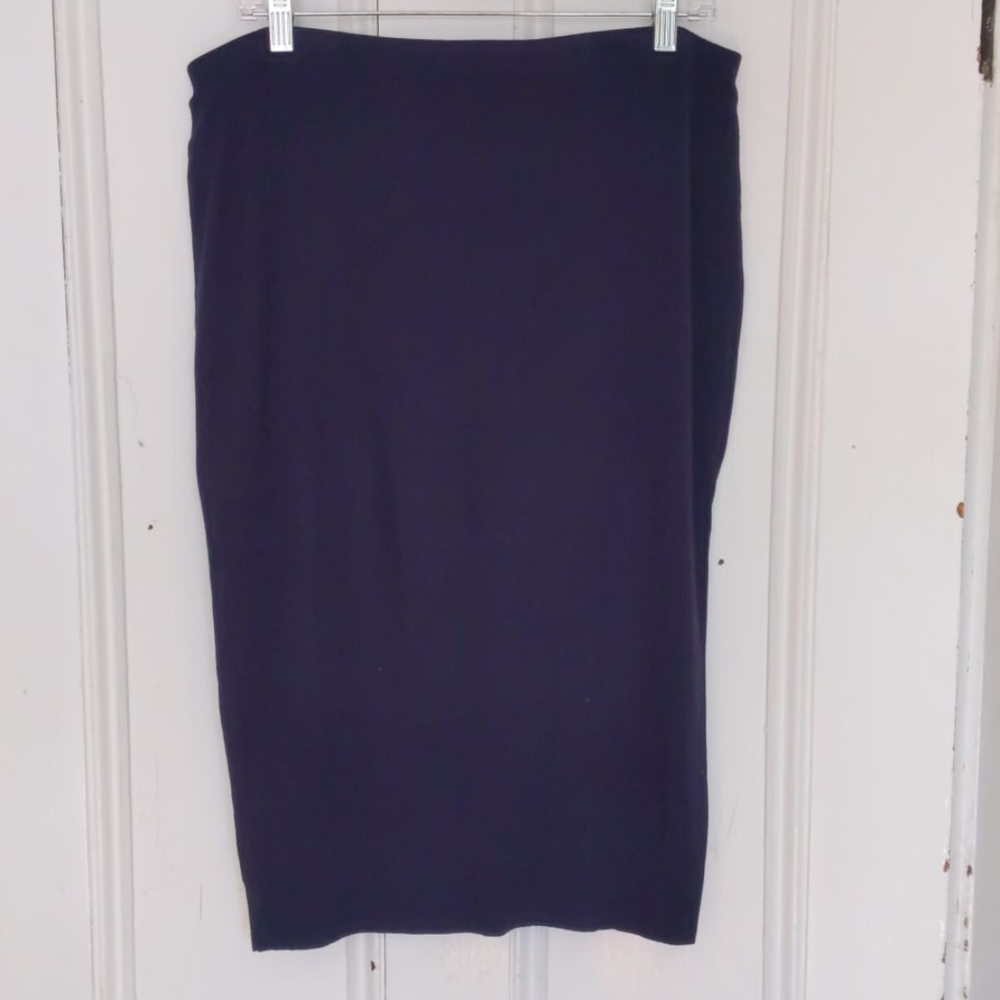 Stretchy pencil skirt